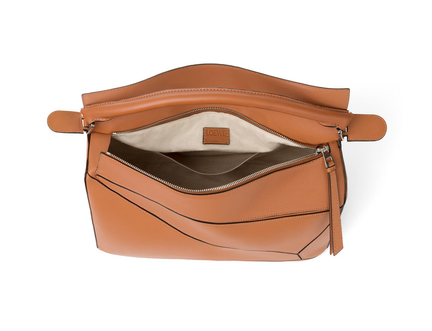 LOEWE方型手袋適合OL用