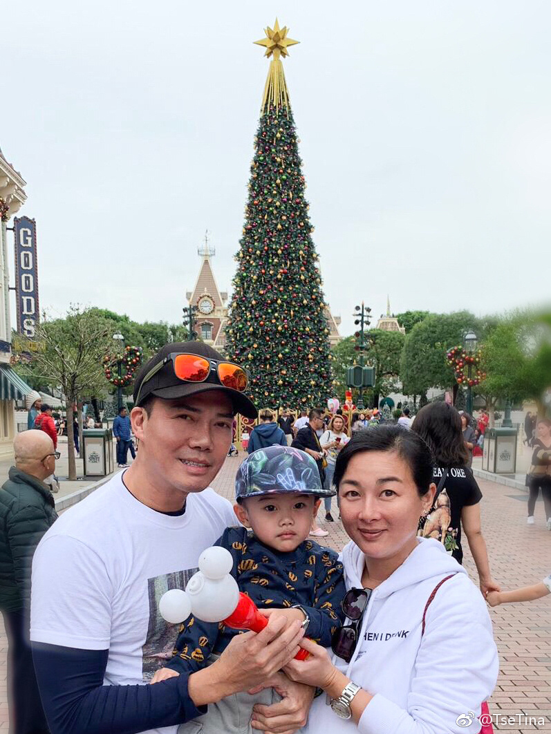 謝天華、Tina及還是小寶寶的浩飛。