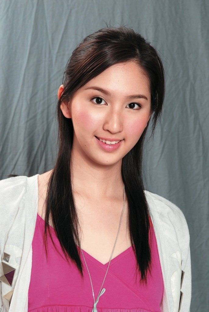 何傲兒早年皮膚偏黃