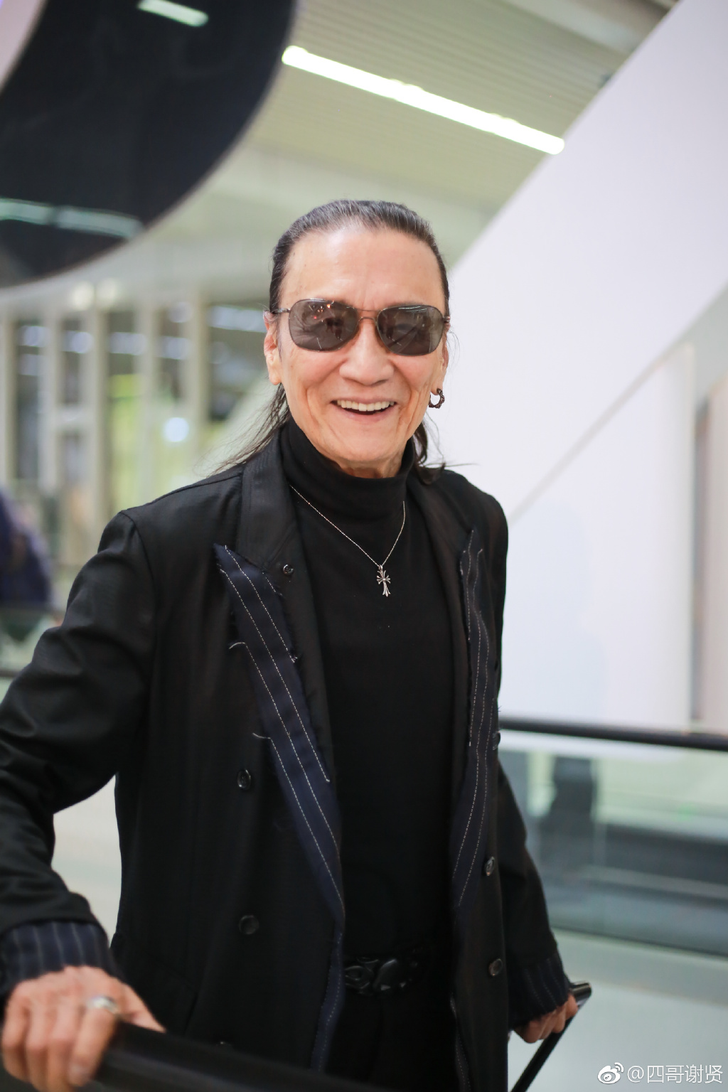 謝賢好久沒見孫仔