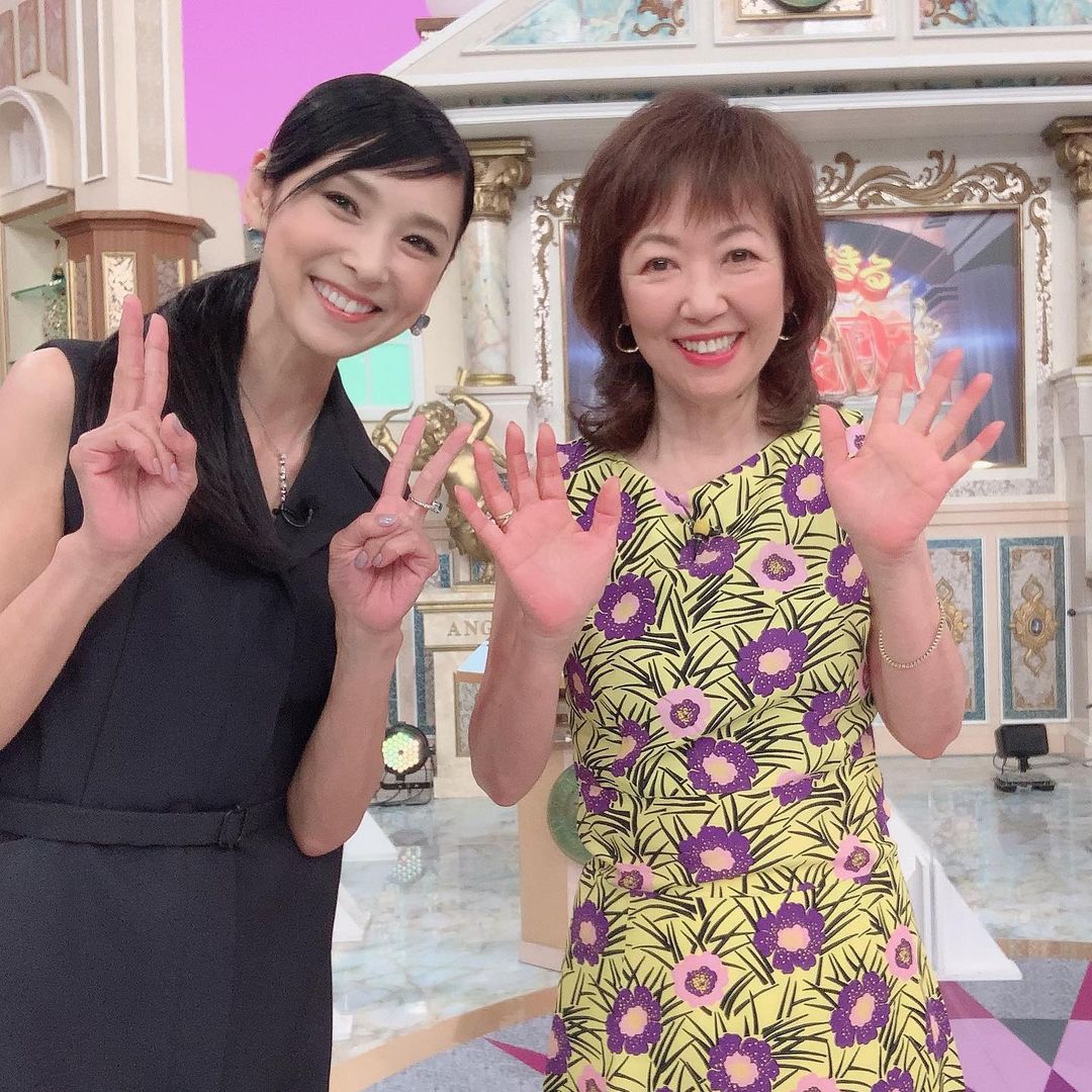 今年10月將滿61歲的她依舊活躍於螢光幕前