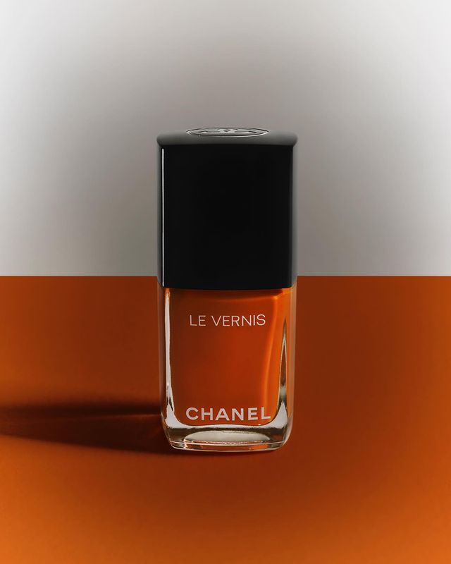 LES BEIGES LE VERNIS 系列新推出的#745 Cruise顏色夠鮮艷