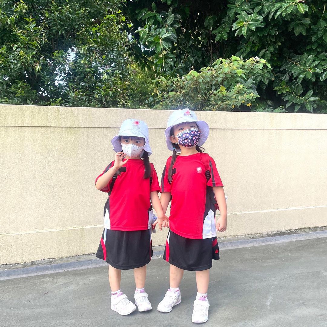 熊黛林、郭可頌孖女開學了！