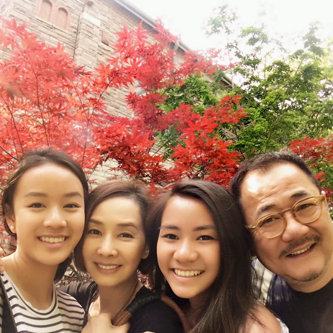 毛舜筠與區丁平有兩位女兒。