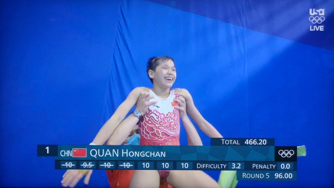 全紅嬋被教練抱起