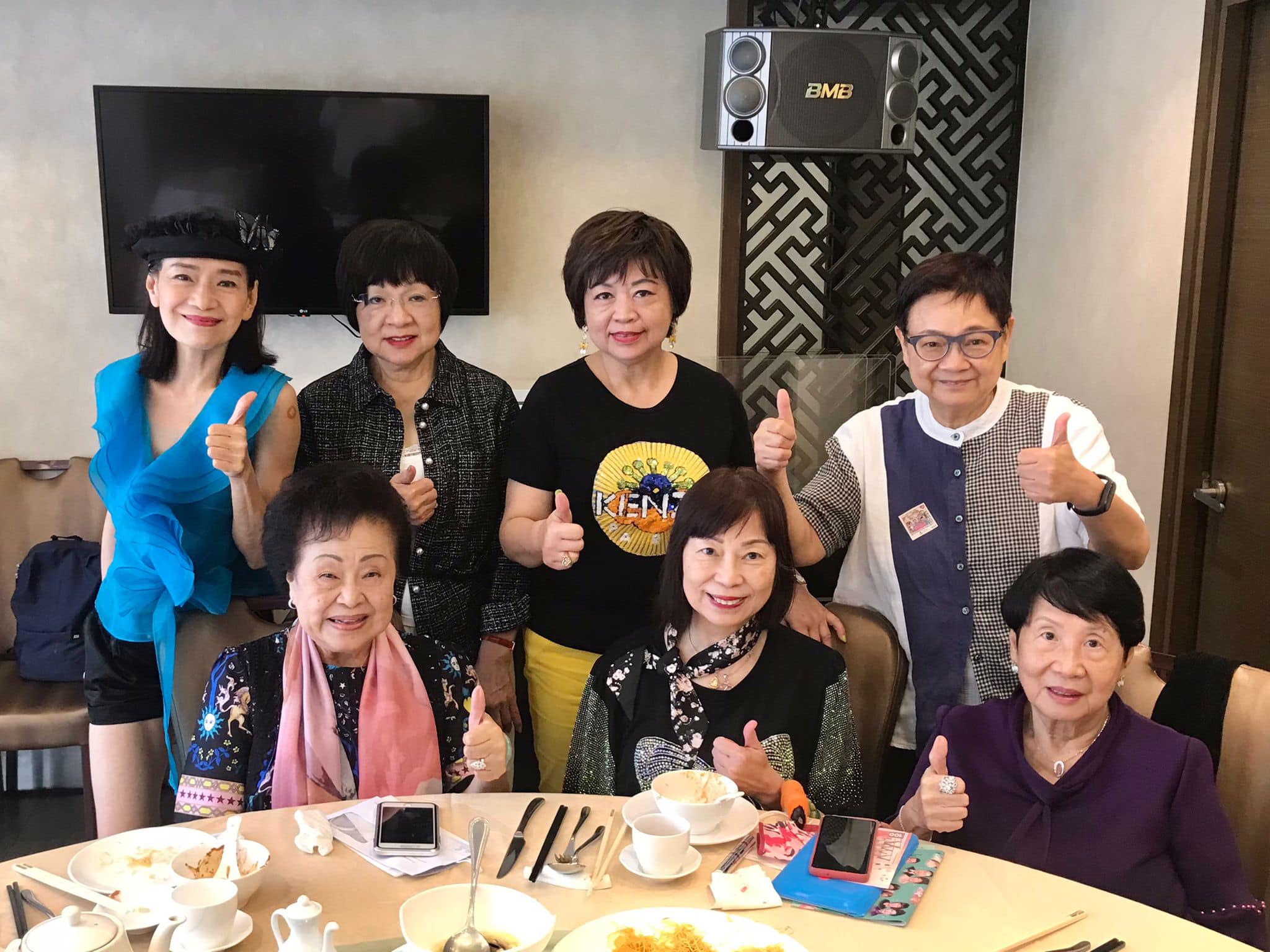 譚倩紅早前與相識多年的好友敘舊兼提早慶祝生日