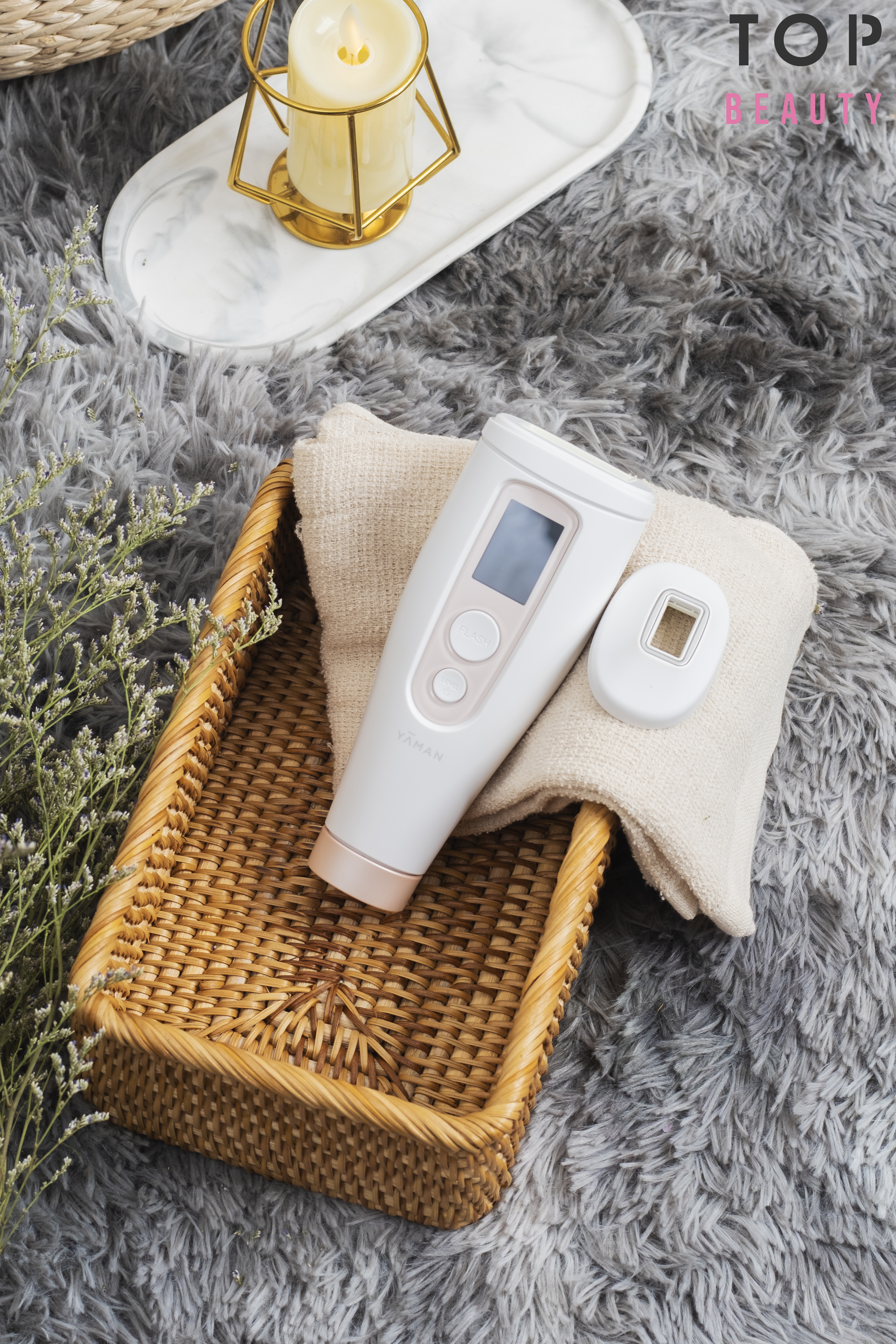 YAMAN 輕巧高速彩光脫毛器。