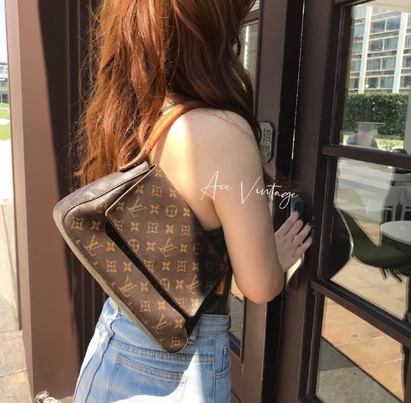 Bella Hadid揹上身再次掀起話題
