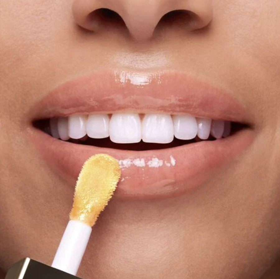 睡前敷上護唇精華