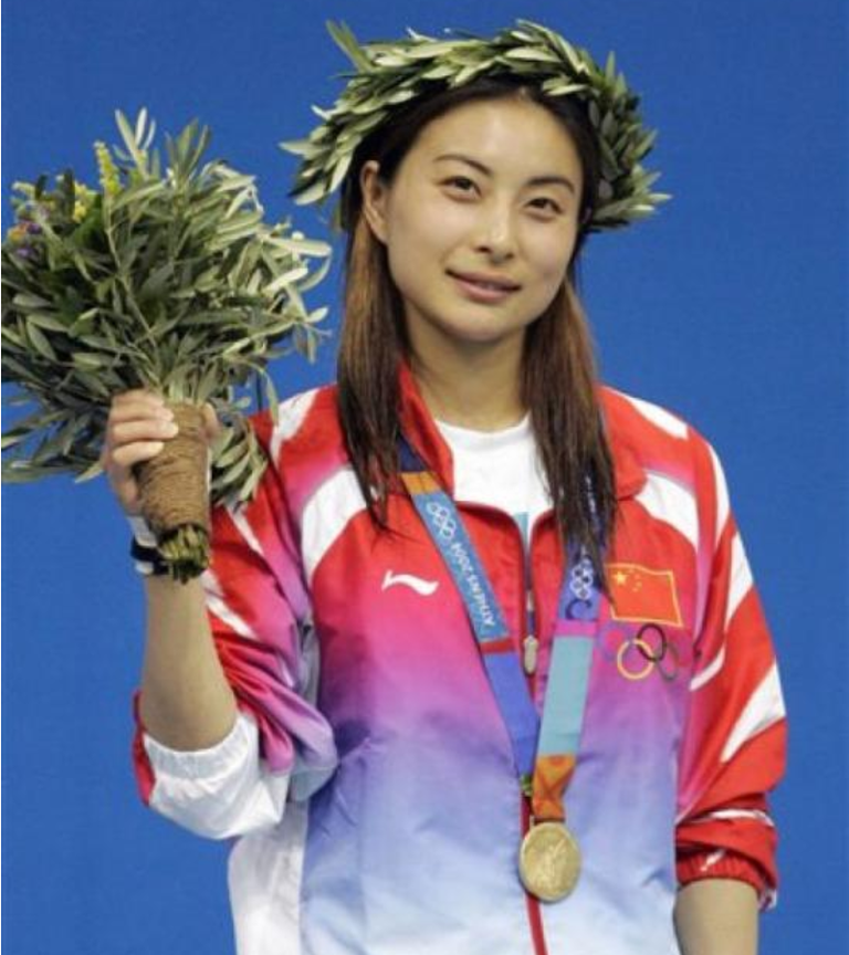 郭晶晶獲得2004年雅典奧運會跳水金牌