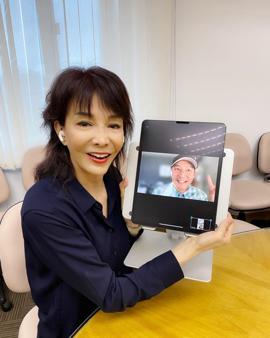 Do姐鄭裕玲與吳彥祖合照。
