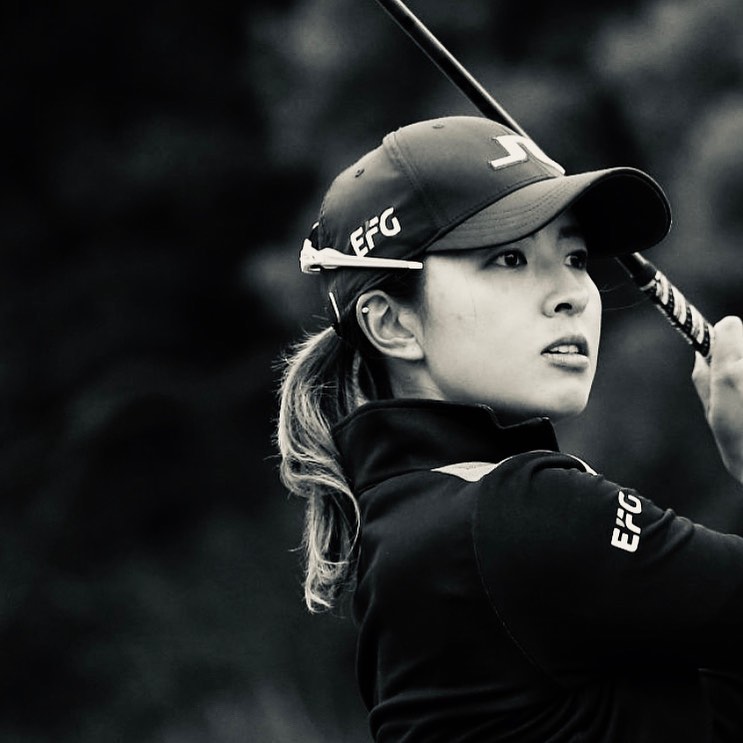 中學畢業後她亦前往美國進修，繼續她的高球生涯。