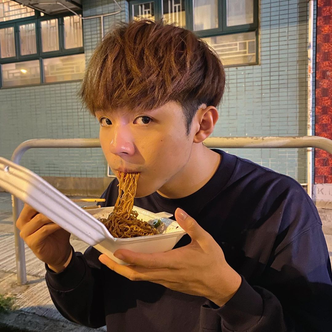 Ian陳卓賢吃東西