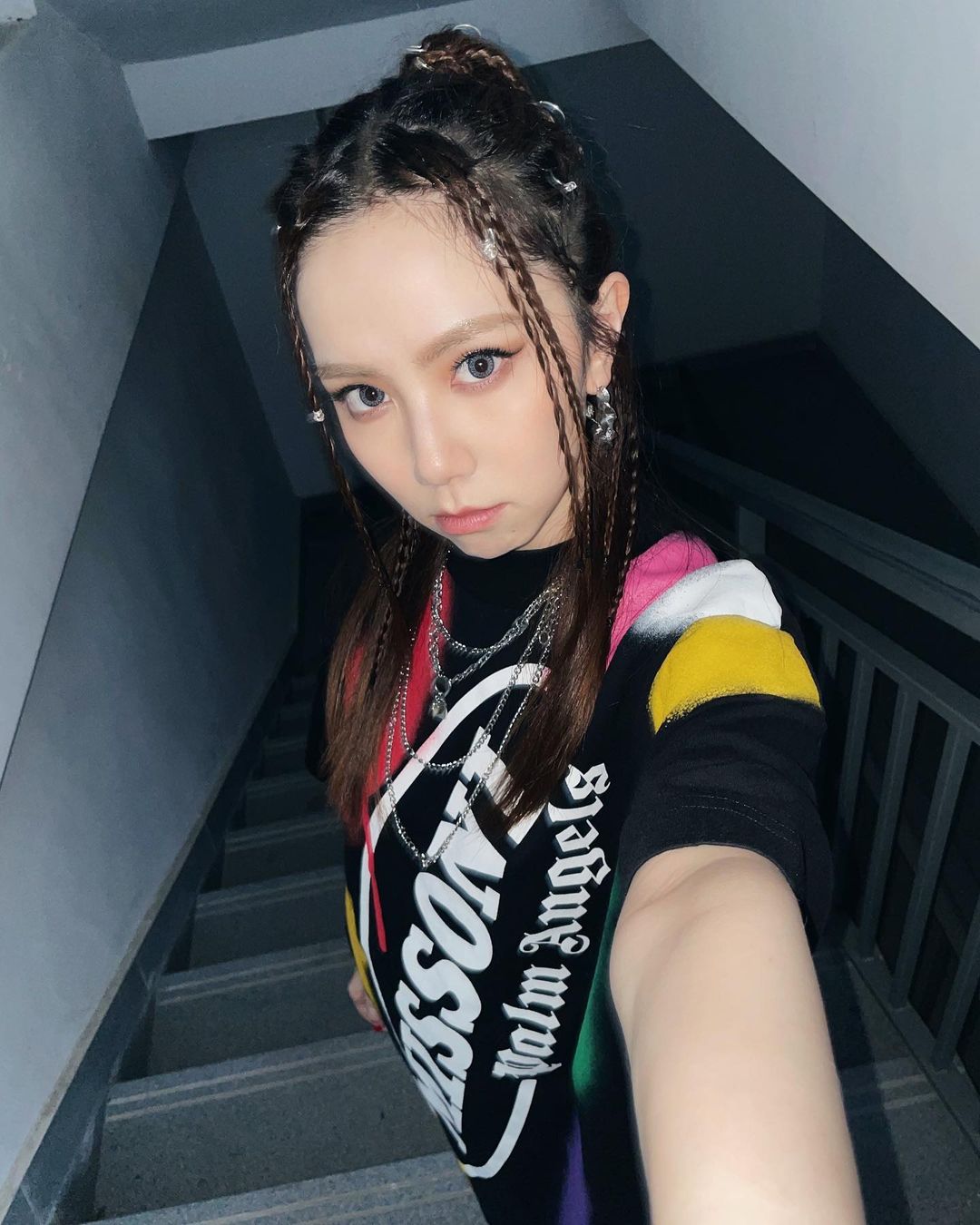 「巨肺小天后」鄧紫棋社交平台放負