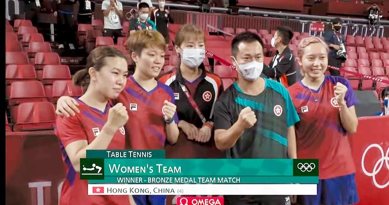 李靜與三位女將合照!