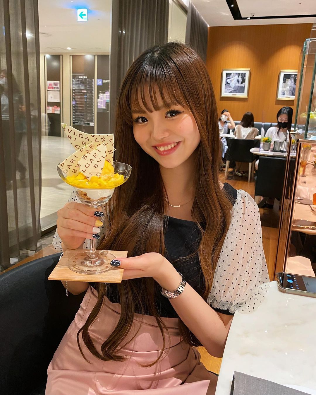 模特兒海音穿甜品