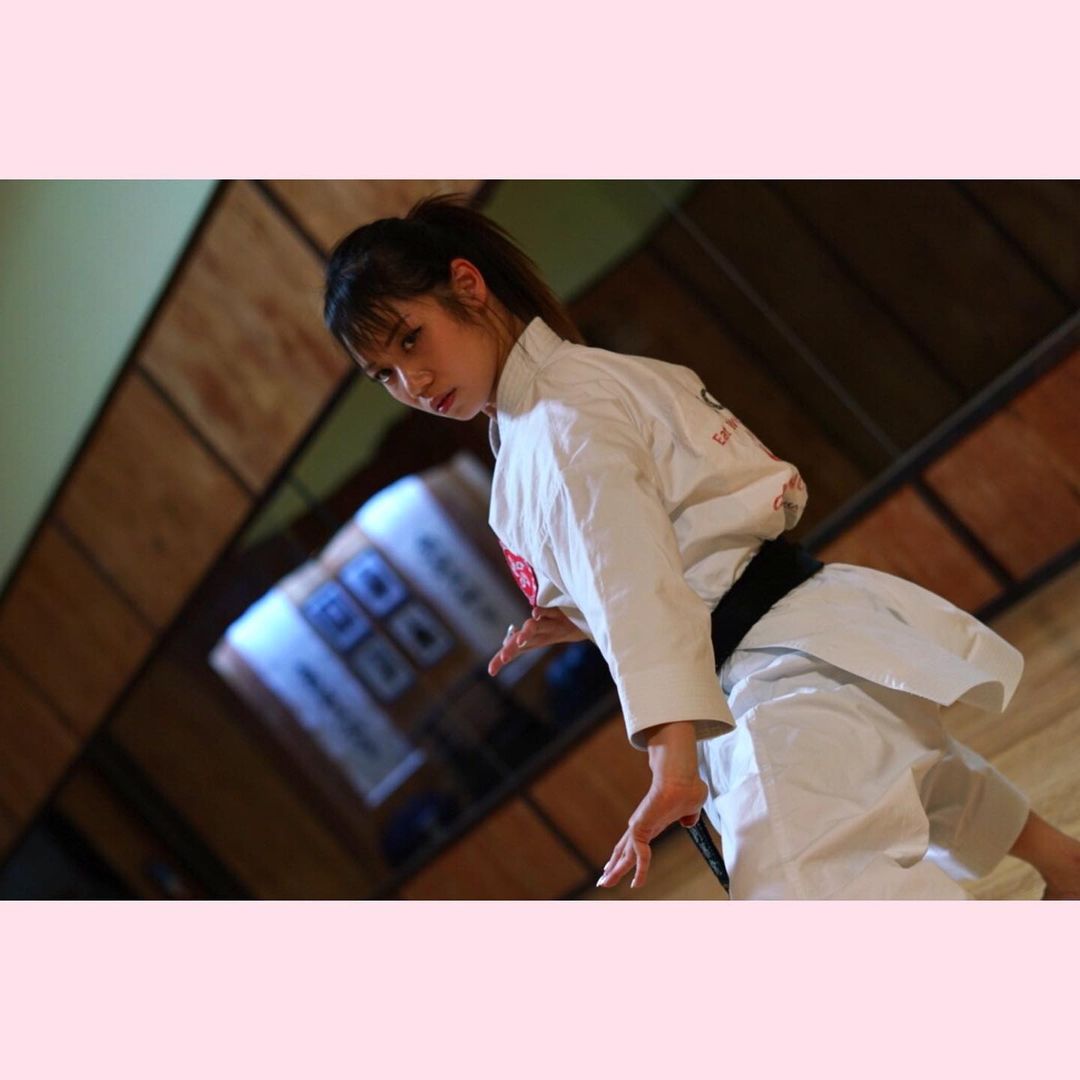 劉慕裳練空手道時神情超級專注!