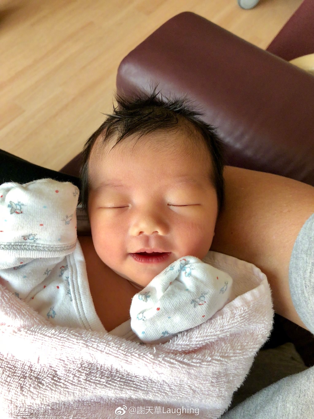 謝天華細女Mia BB照。