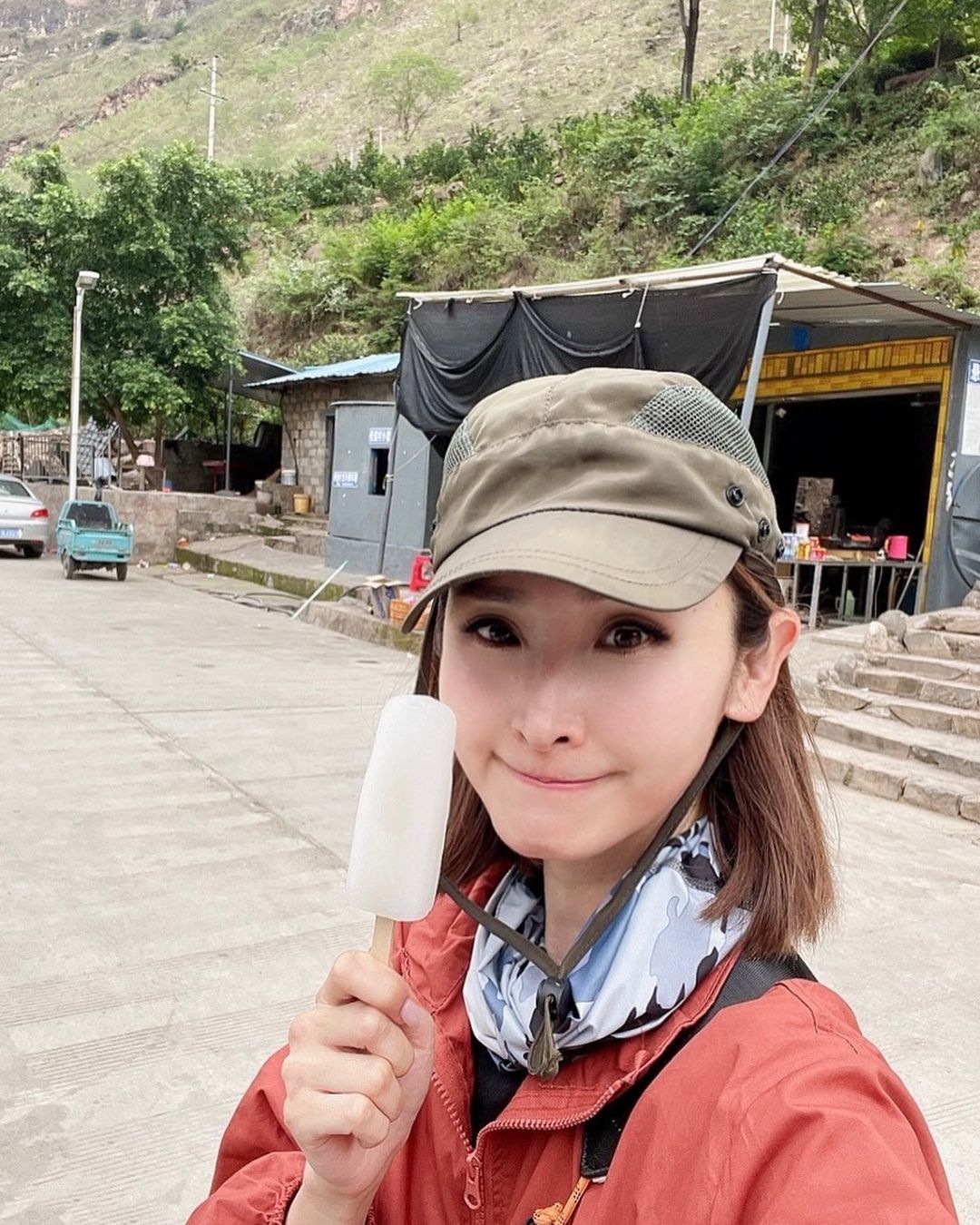 陳貝兒食雪條
