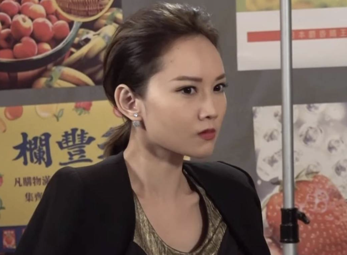 黑幫大家姐賀碧雲，周不時便會出現對付熊尚善