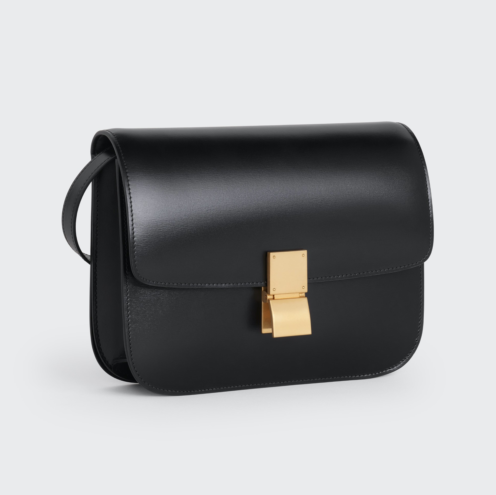 一直以來大家對於CELINE Classic手袋都為之著迷