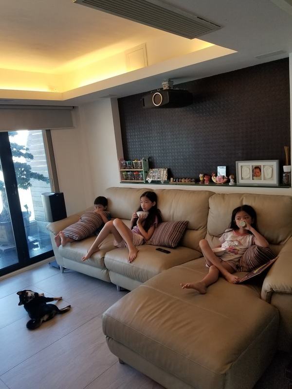 胡諾言家中的大廳超闊落