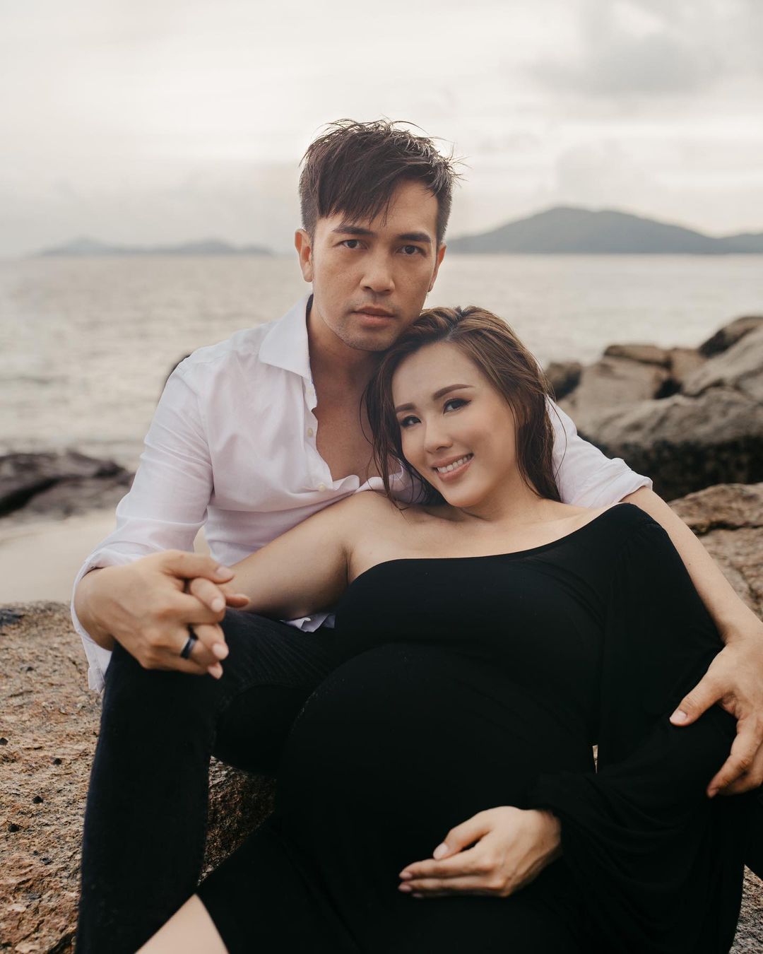 楊洛婷與老公Dear Jane主音Tim拍孕照。