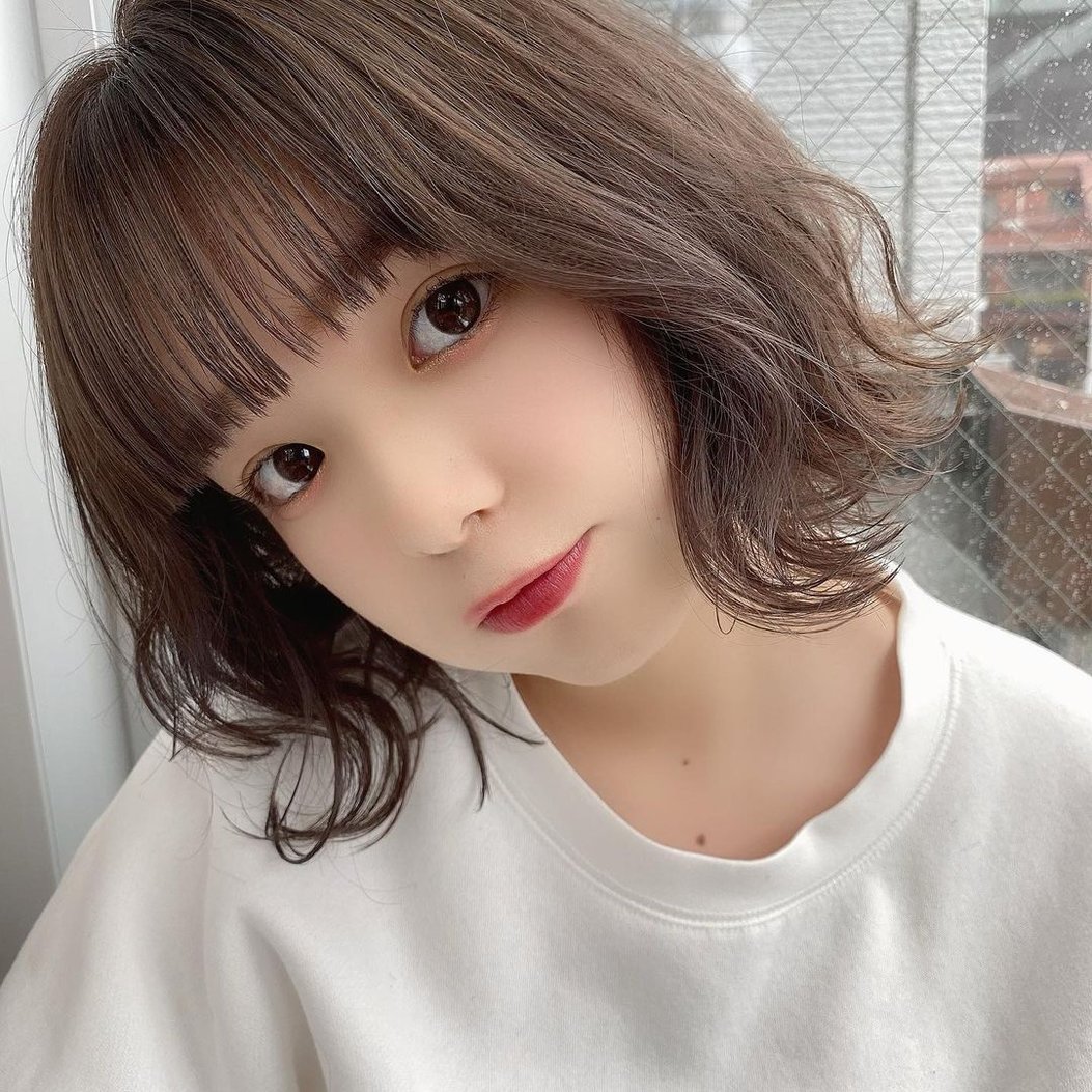 短髮x耳下短x霧感咖啡色, #台中剪髮 #韓式髮型 #漂髮 , #台中染髮 #日系短髮 #寫真 , #台中燙髮 #歐美髮型 #造型 , #台中護髮  #空氣瀏海 #攝影師 , #台中燙染 #一中商圈 #造型, #縮毛矯正 #浪漫 #韓式燙髮 , #水霧染 #咖啡色 #小紅書, #女生短髮 #精靈短髮, image size:1053x1053