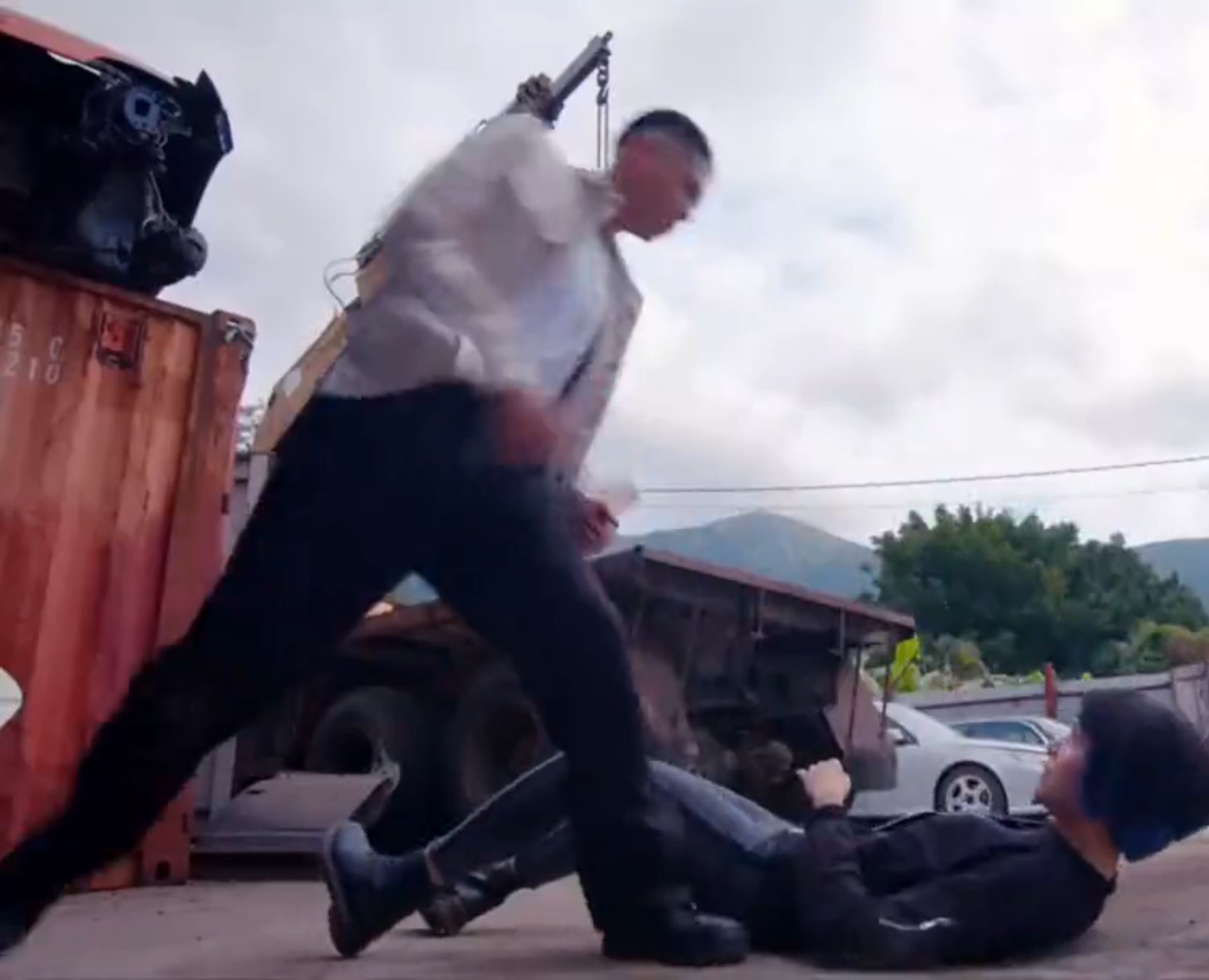 Dan與阿寶大打出手