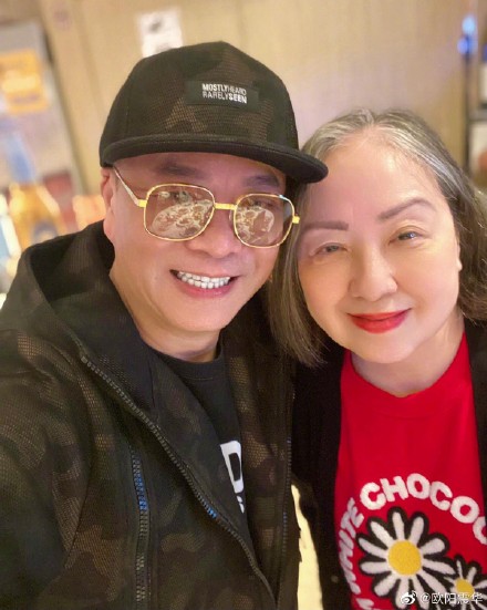 盧宛茵同歐陽震華合照