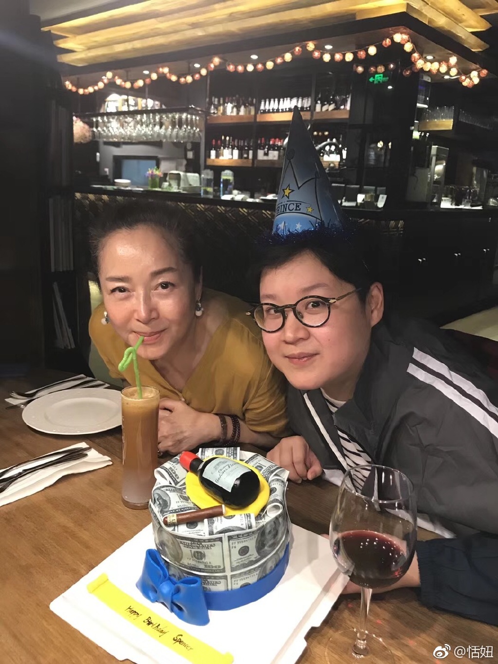 讓恬妞自豪的是女兒相當能幹：「我是苦盡甘來，女兒是我唯一的驕傲。」