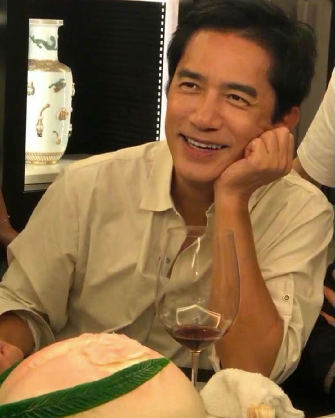 梁朝偉生日時劉嘉玲替他慶祝