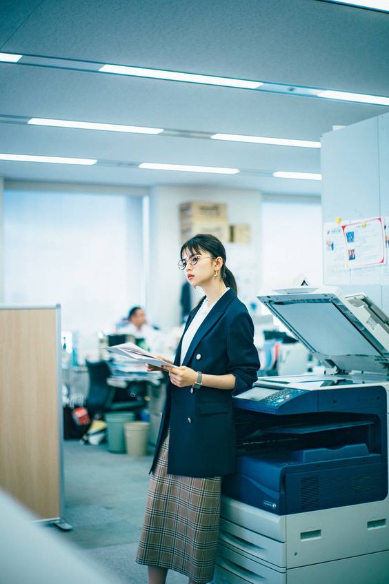 見工好印象法則三:增加眼神接觸頻率。