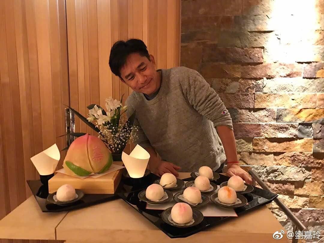 梁朝偉7歲時父親離家出走