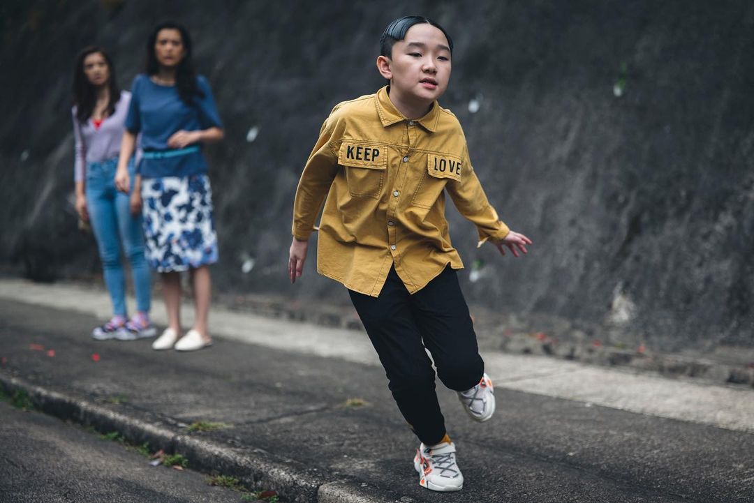 小智眼見父親快出意外奮不顧身拯救。