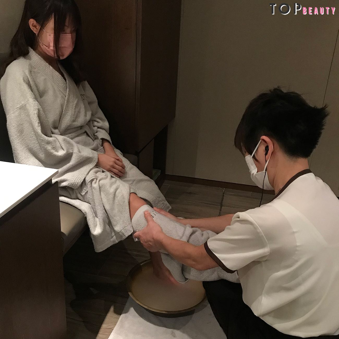 我會先沐浴更衣，按摩師再為我進行足浴。