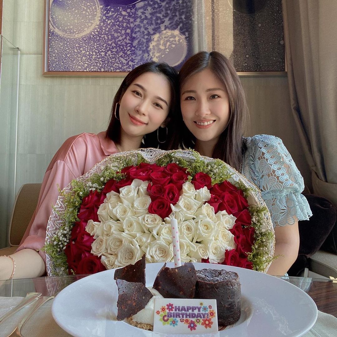 楊秀惠為周家蔚慶祝生日。