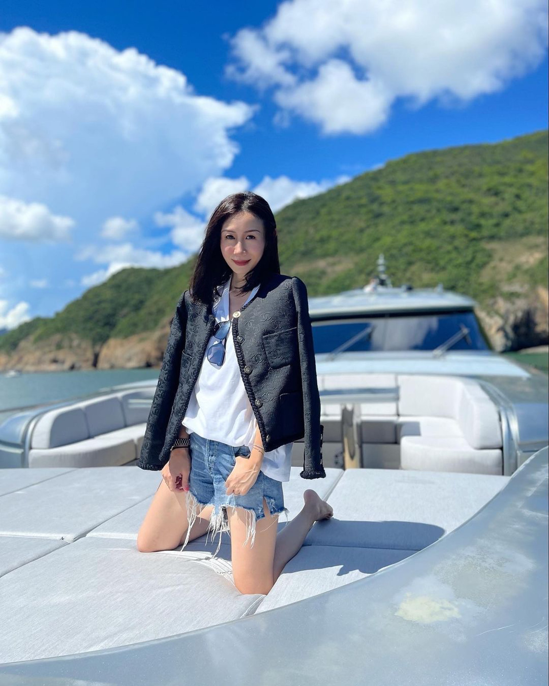 區文詩(Angela)不時會分享在超豪遊艇的照片。