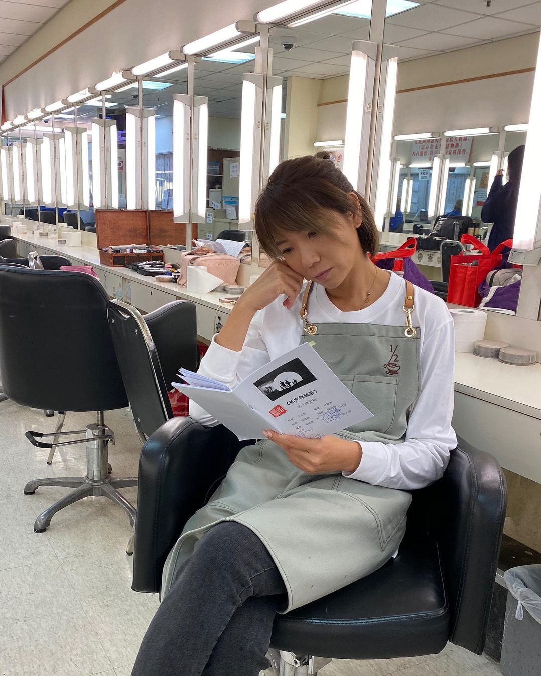TVB劇集《我家無難事》正在熱播中,車婉婉在劇中飾演一位愛情至上的女人
