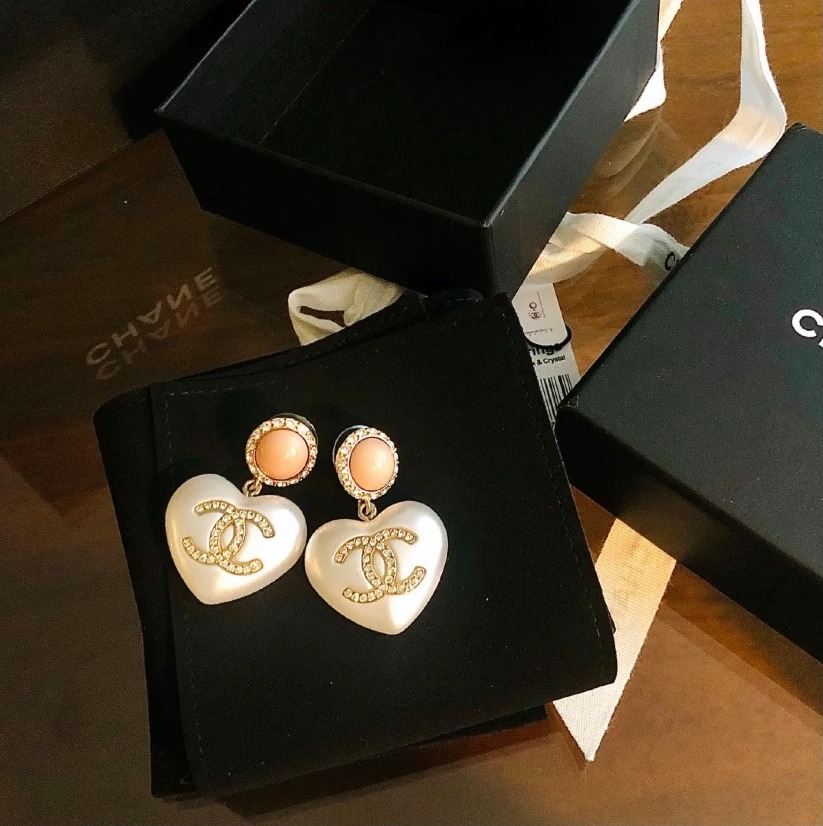 chanel粉紅色珍珠吊墜耳環