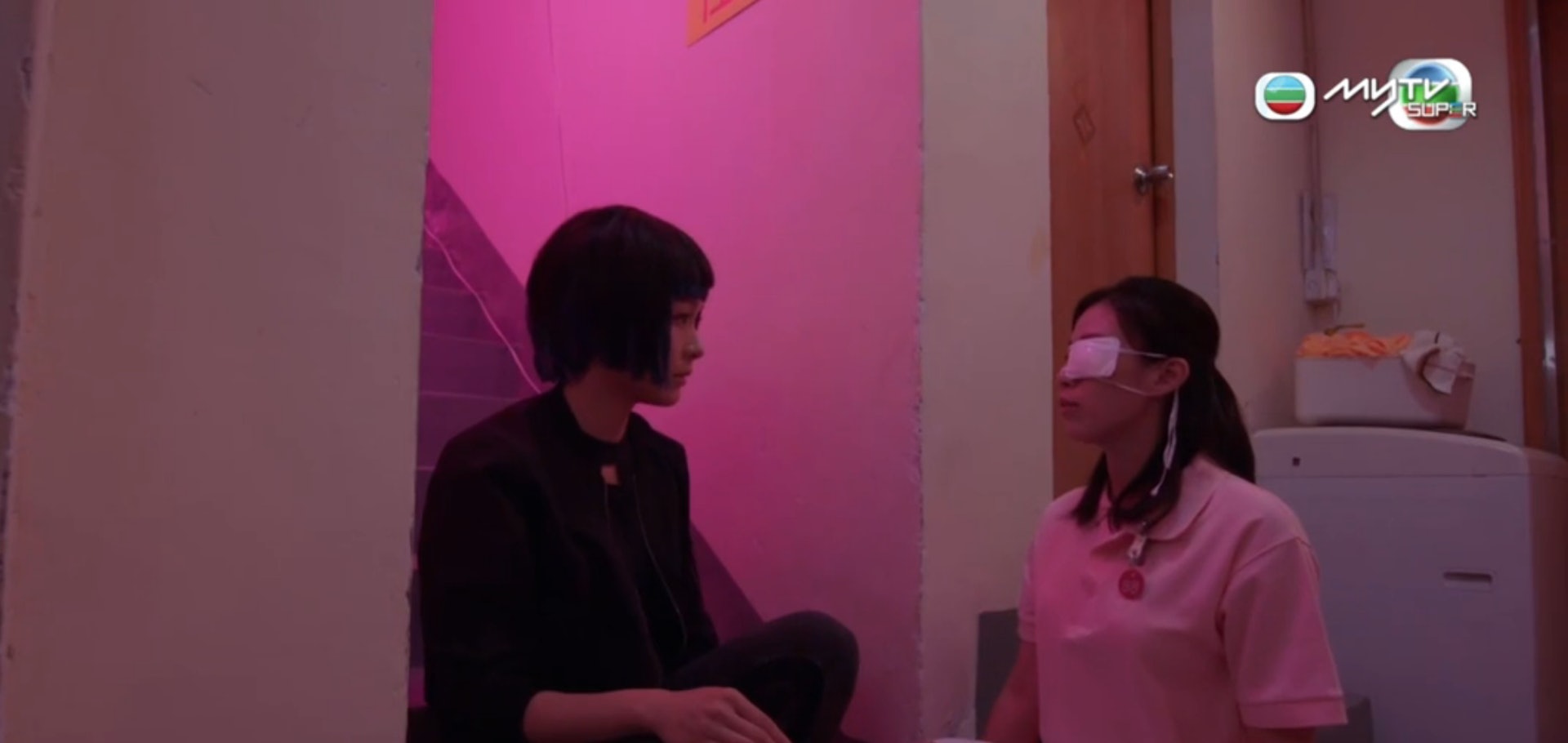 阿寶遇見慘遭遺棄的同胞變成電子妓女