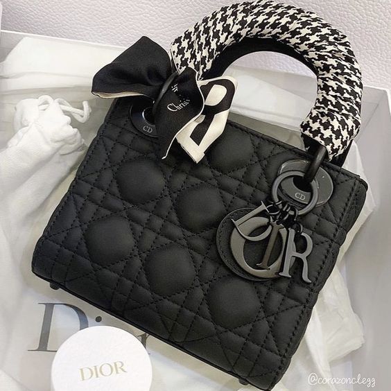 Dior戴妃包是經典長青手袋