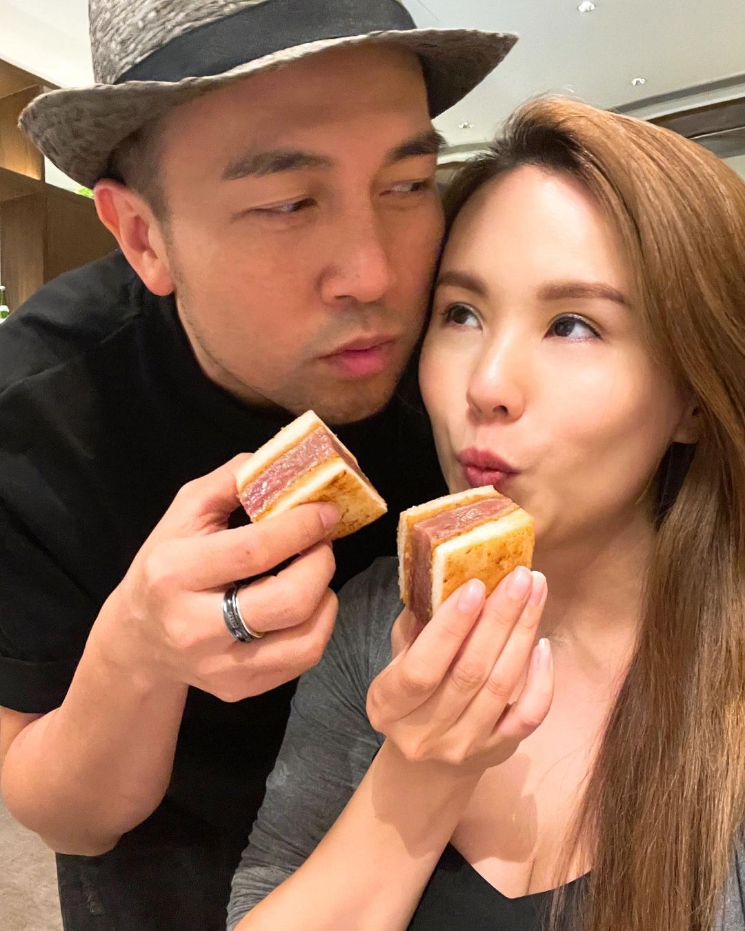 楊洛婷與老公Dear Jane主音Tim婚後都非常恩愛。