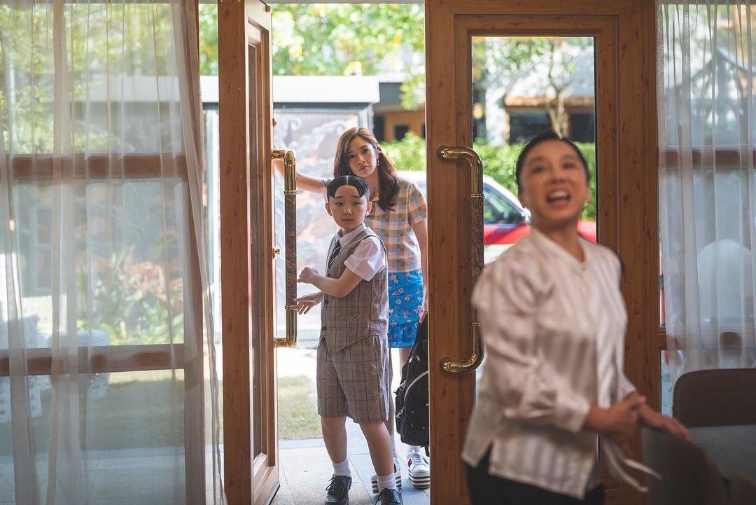 麥美恩送小智回家，發現他家境不錯。