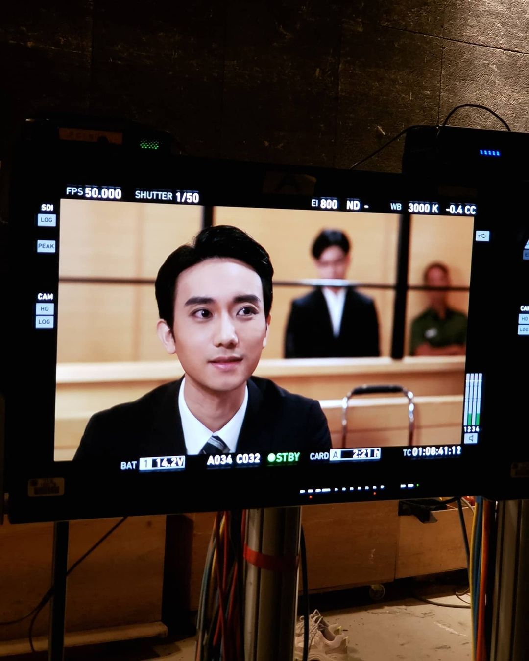 李豪驟眼看外型官仔骨骨,眼大大,可以說是「冧死女」