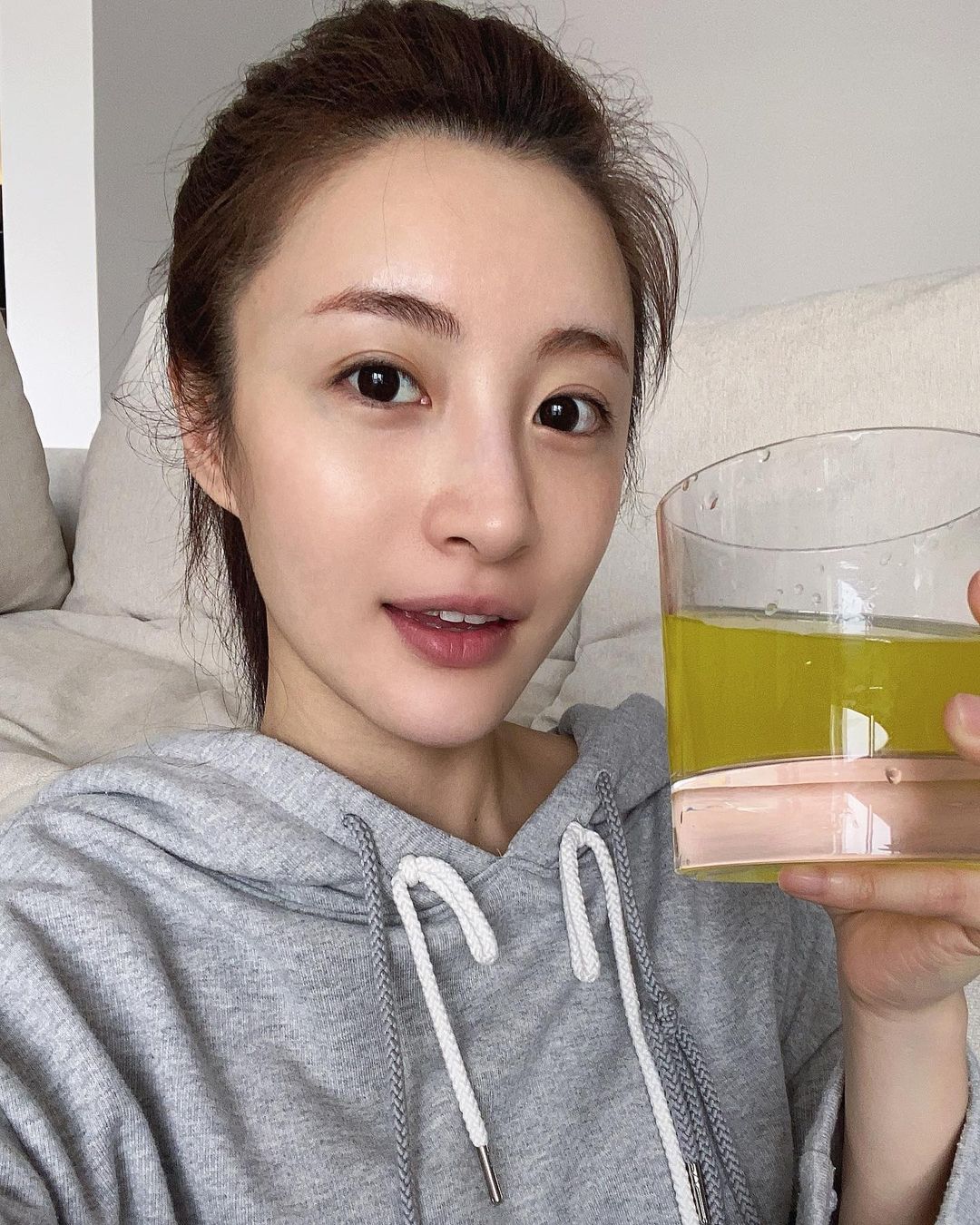 林夏薇牛奶肌第五招:自製果汁。