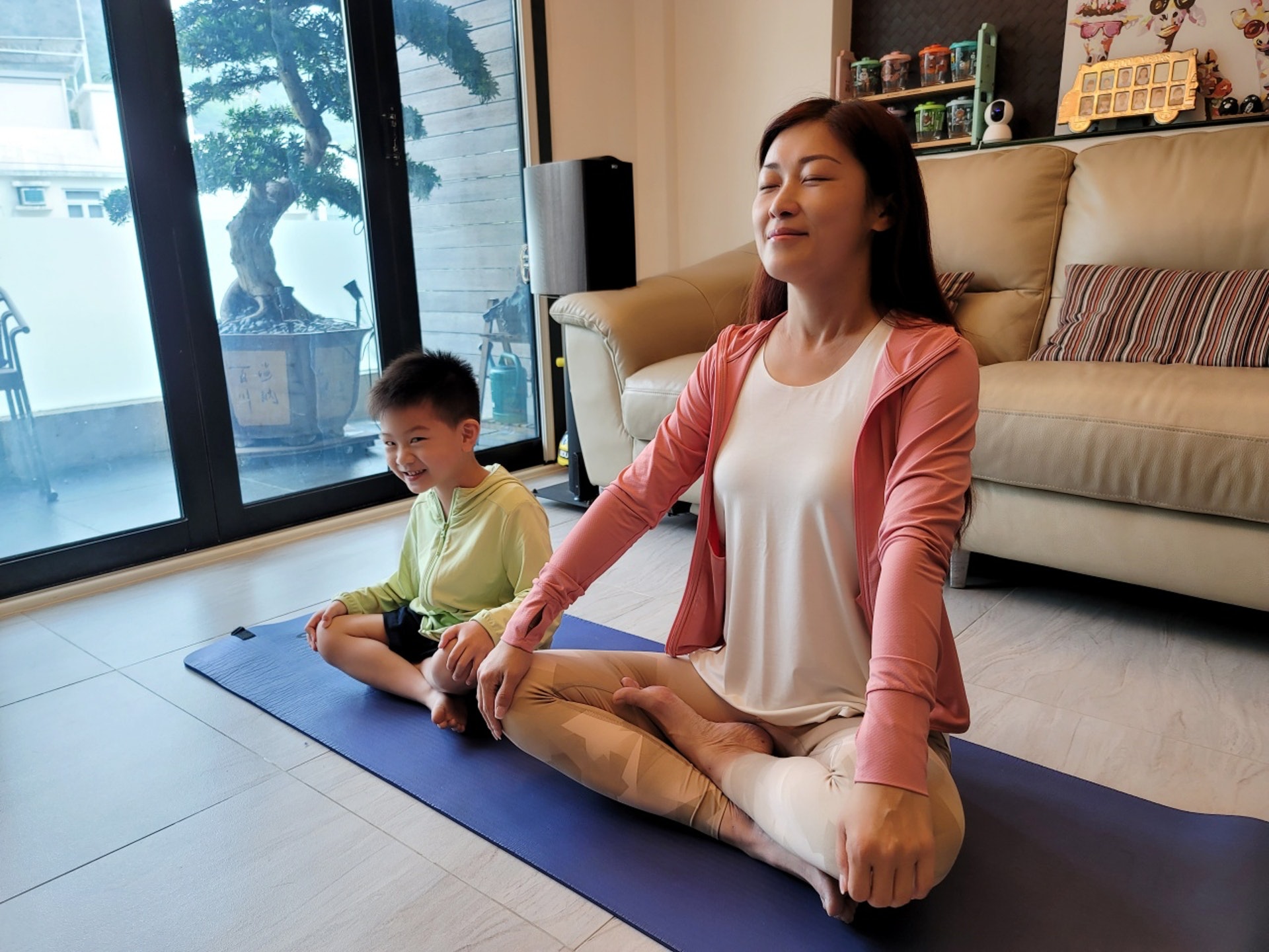 陳琪平時會在客廳做瑜伽