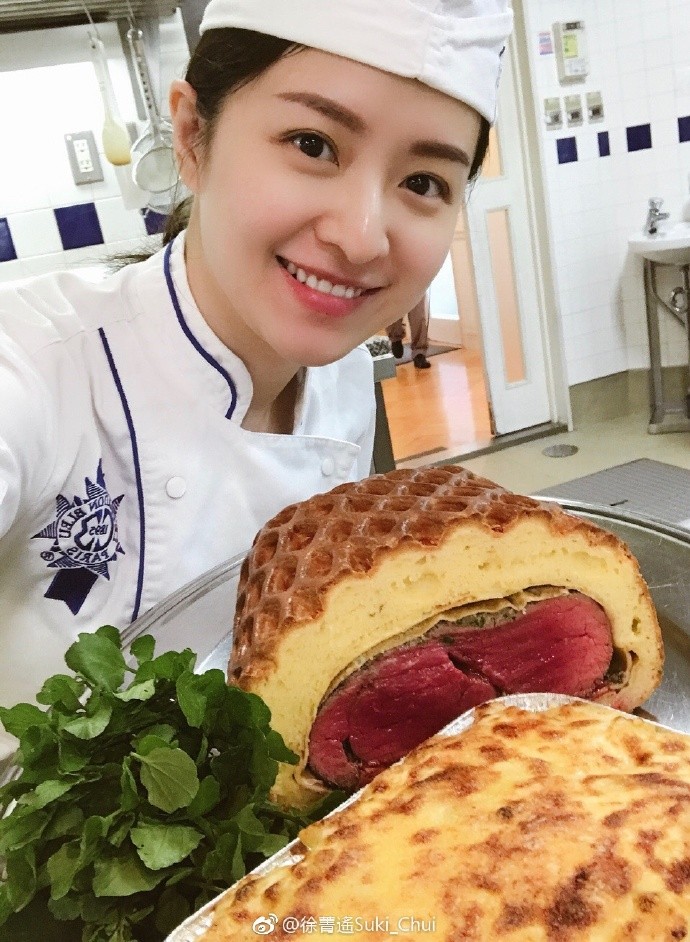 Suki徐淑敏去廚師學府「藍帶」學廚。