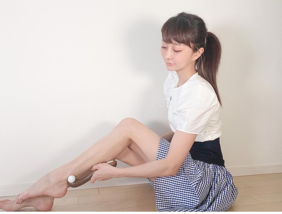 使用Electric fit roller在大腿位置按摩