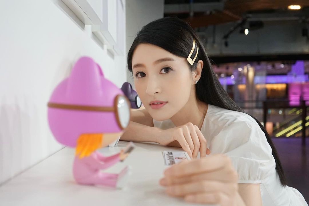 林夏薇牛奶肌第三招:外出前20分鐘塗防曬。